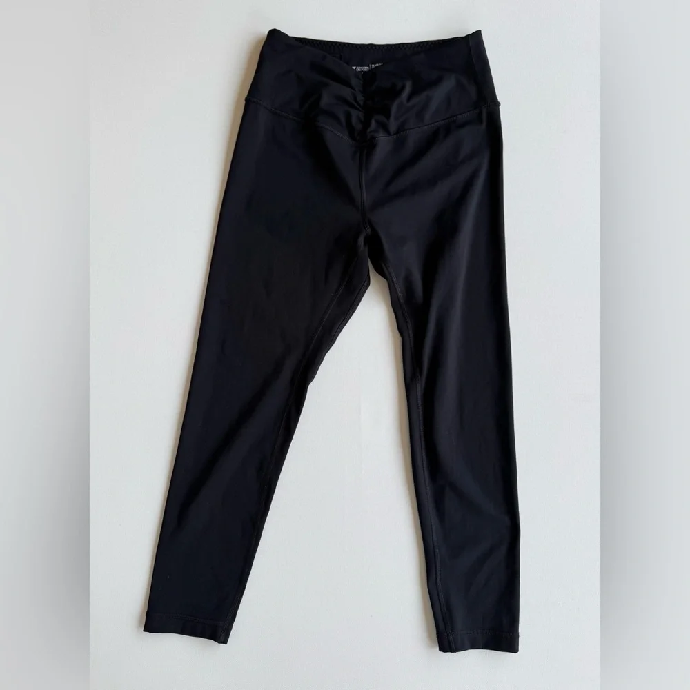✨Victoria Secret Sport Black V-Waisted Cropped Leggings ✨ - Picture 3 of 7